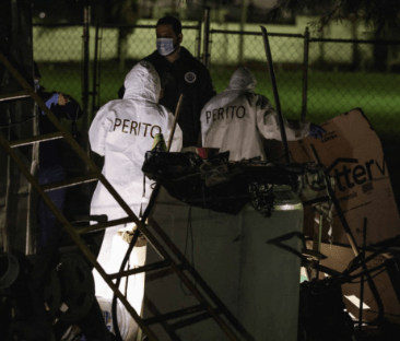 Dos hombres y una mujer fueron encontrados sin vida dentro de una caseta que se encontraba en la unidad deportiva de la colonia Baja&nbsp;California.