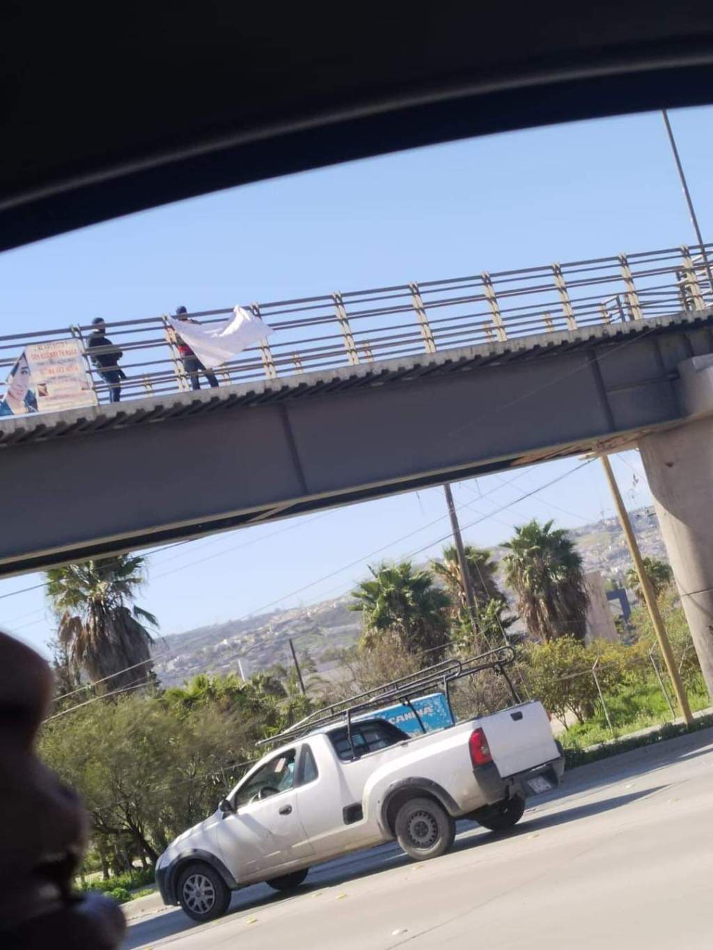 Cuelgan una manta con&nbsp;amenazas.