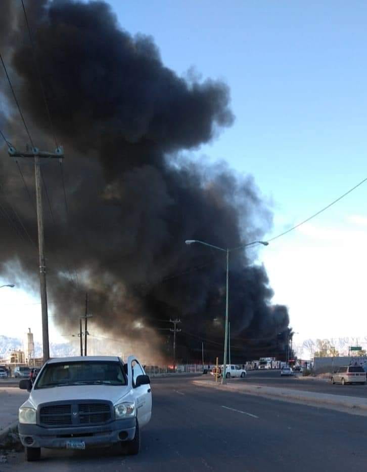 ARDE RECICLADORA EN LA CARRETERA&nbsp;MEXICALI