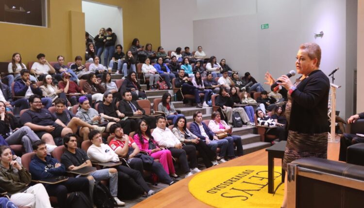 Maricarmen Flores lista para gobernar y asesorada por expertos.