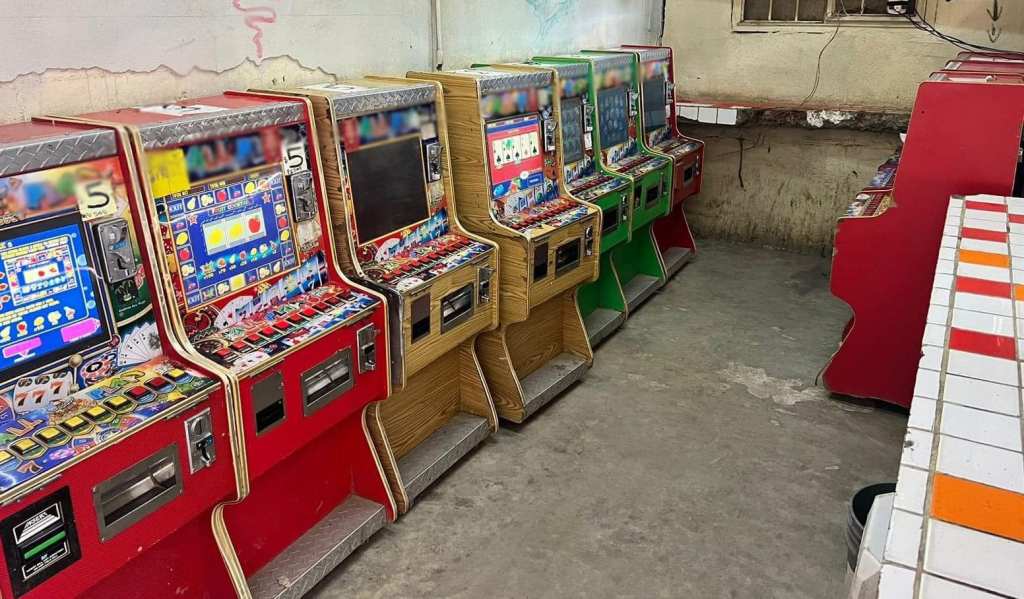 FGR DETIENE A CUATRO PERSONAS Y ASEGURA 261 MIL DÓLARES EN CATEO