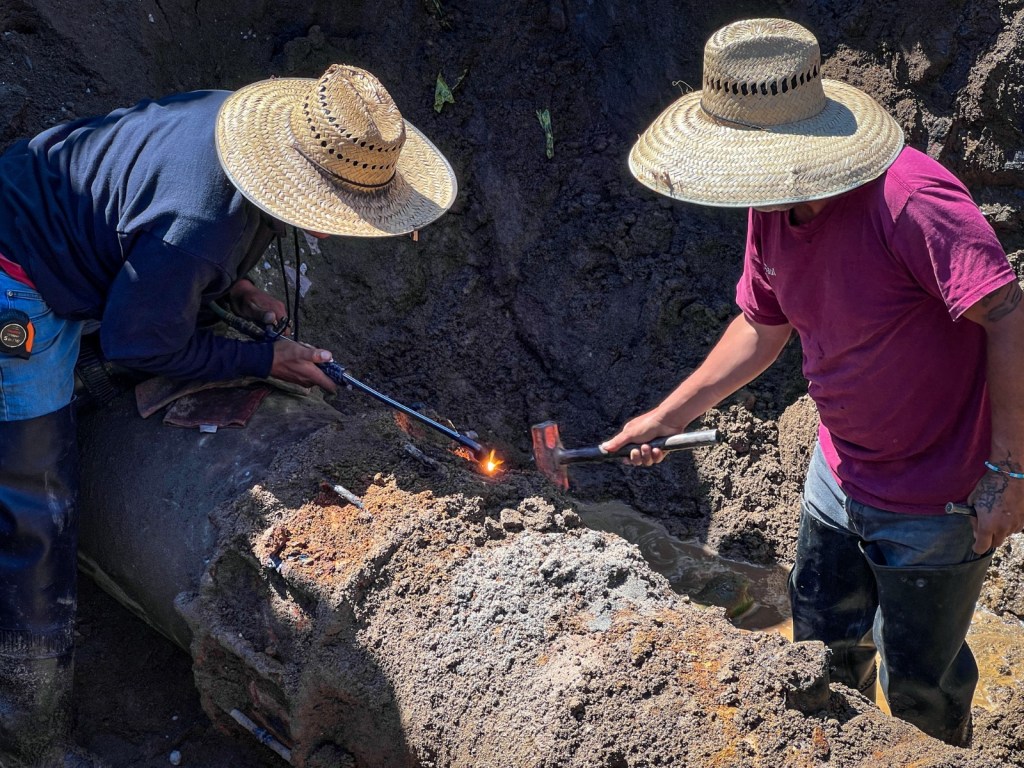 ANUNCIA CESPE TRABAJOS DE REPOSICIÓN DE PIEZA EN LÍNEA DE CONDUCCIÓN QUE DA SALIDA A LOS TANQUES&nbsp;MORELOS