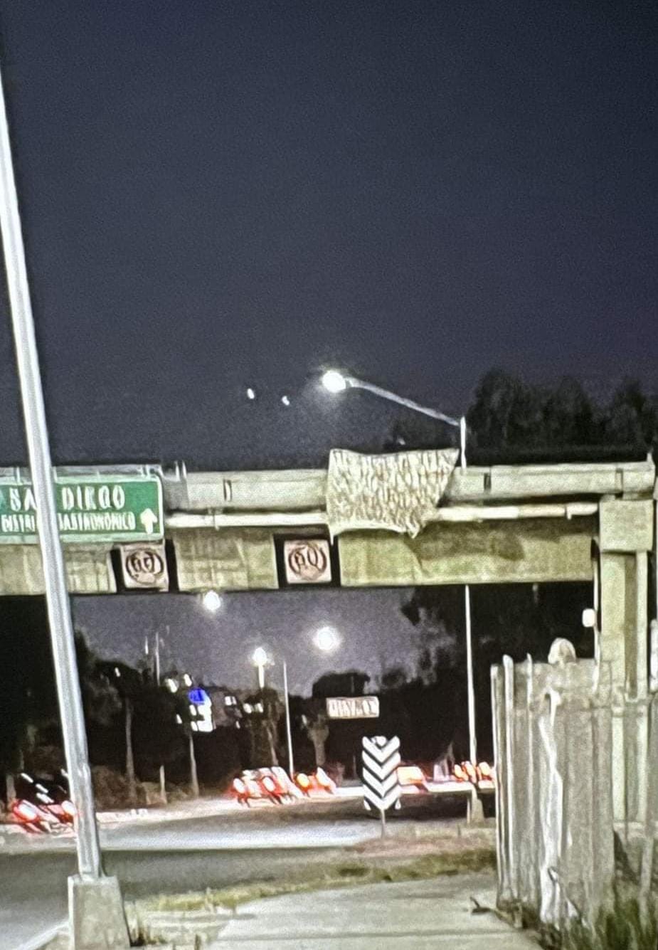 CAF CUELGA NARCOMANTAS CON AMENAZAS A AGENTES DE LA FGE EN DISTINTOS PUNTOS DE LA&nbsp;CIUDAD-