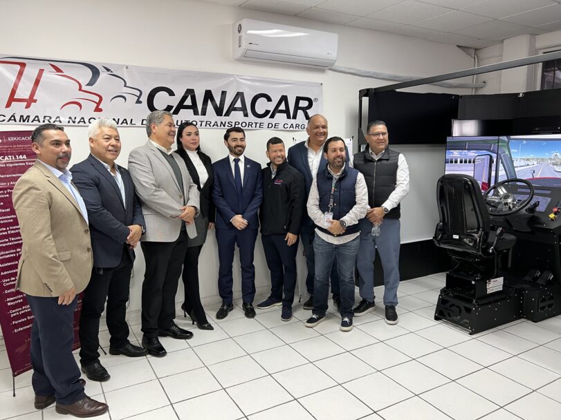 Pone en marcha Canacar simuladores para la formación de operadores de&nbsp;tráiler.