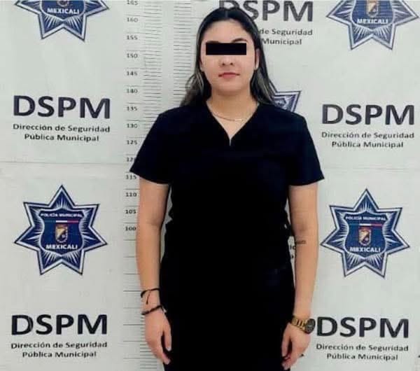 FUE ASEGURADA CONDUCTORA EBRI4 QUE DESTROZÓ 5 CARROS FRENTE AL “PEZ&nbsp;GALLO”