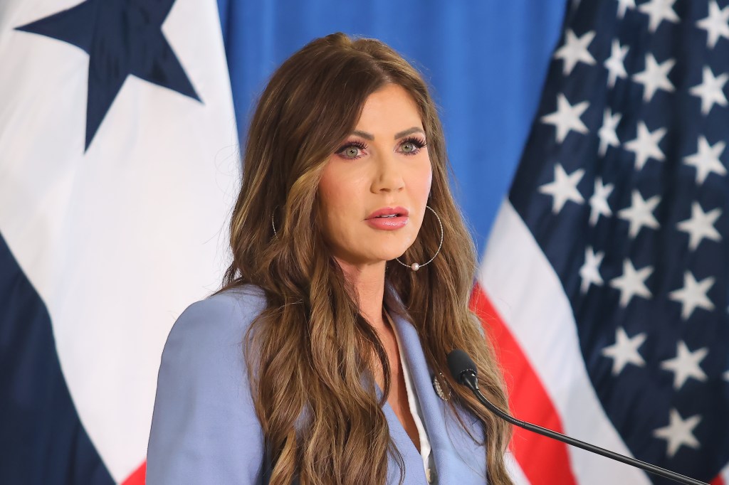 La razon de la CURP con datos biométricos es porque Estados Unidos&nbsp; pidió los datos biométricos de los&nbsp;mexicanos.