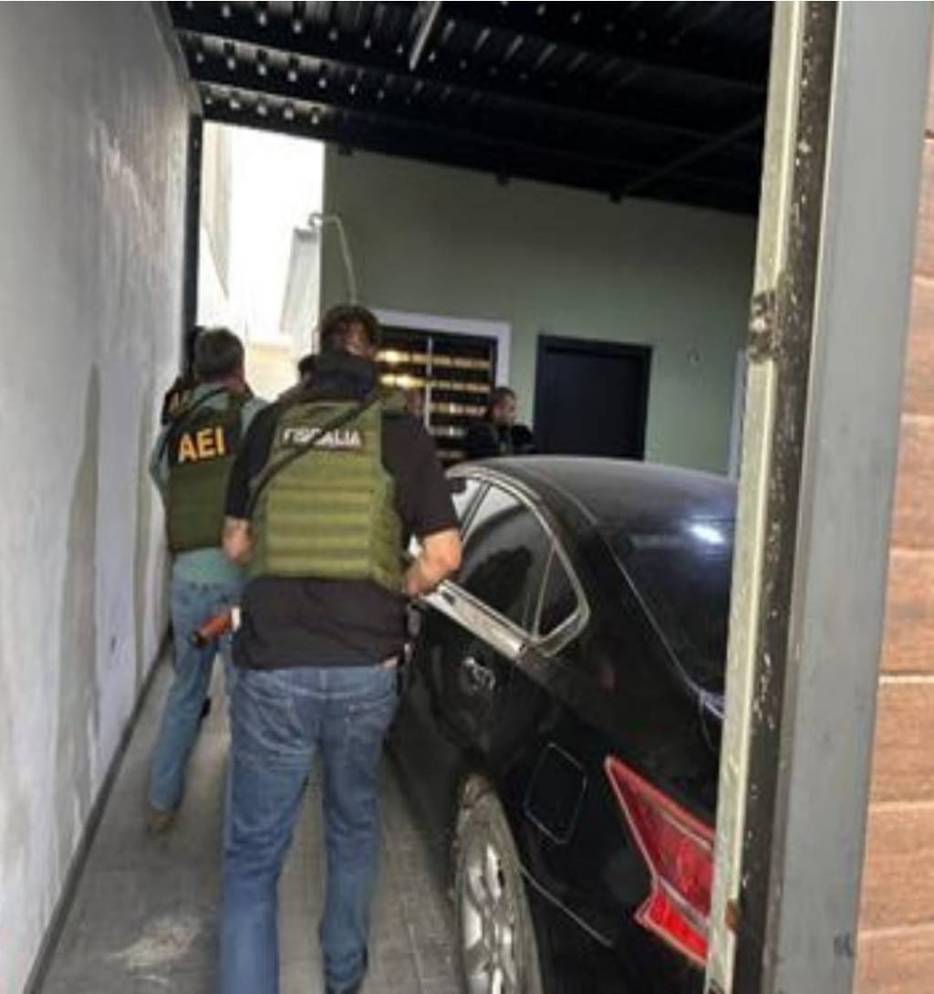 Decomisa FGE 4 armas y dos vehículos en cateo en&nbsp;Mexicali