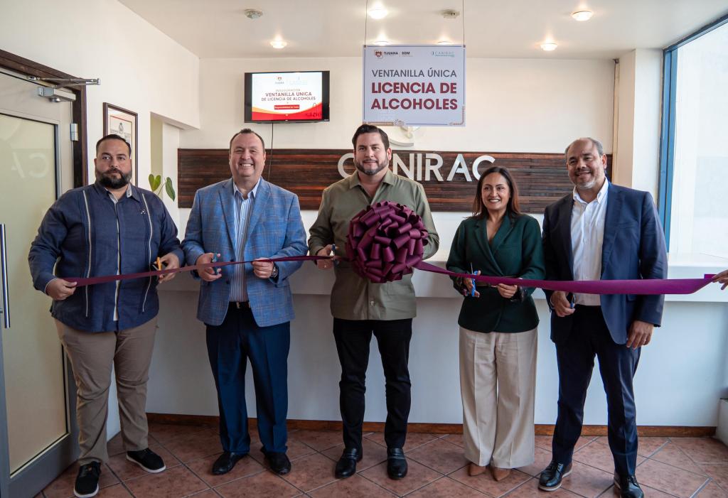Inaugura Ismael Burgueño Ventanilla Única para Licencias de Alcoholes en&nbsp;CANIRAC