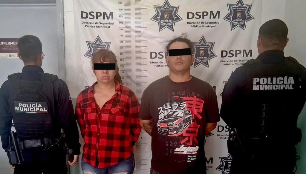 Detienen a madre y padrastro tras localizar a menor con autismo expuesto al sol y de rodillas en&nbsp;Mexicali